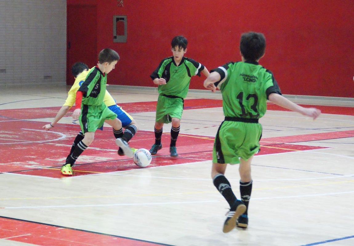 Las mejores imágenes del partido de fútbol sala entre Decroly y Jesús Maestro &quot;B&quot;