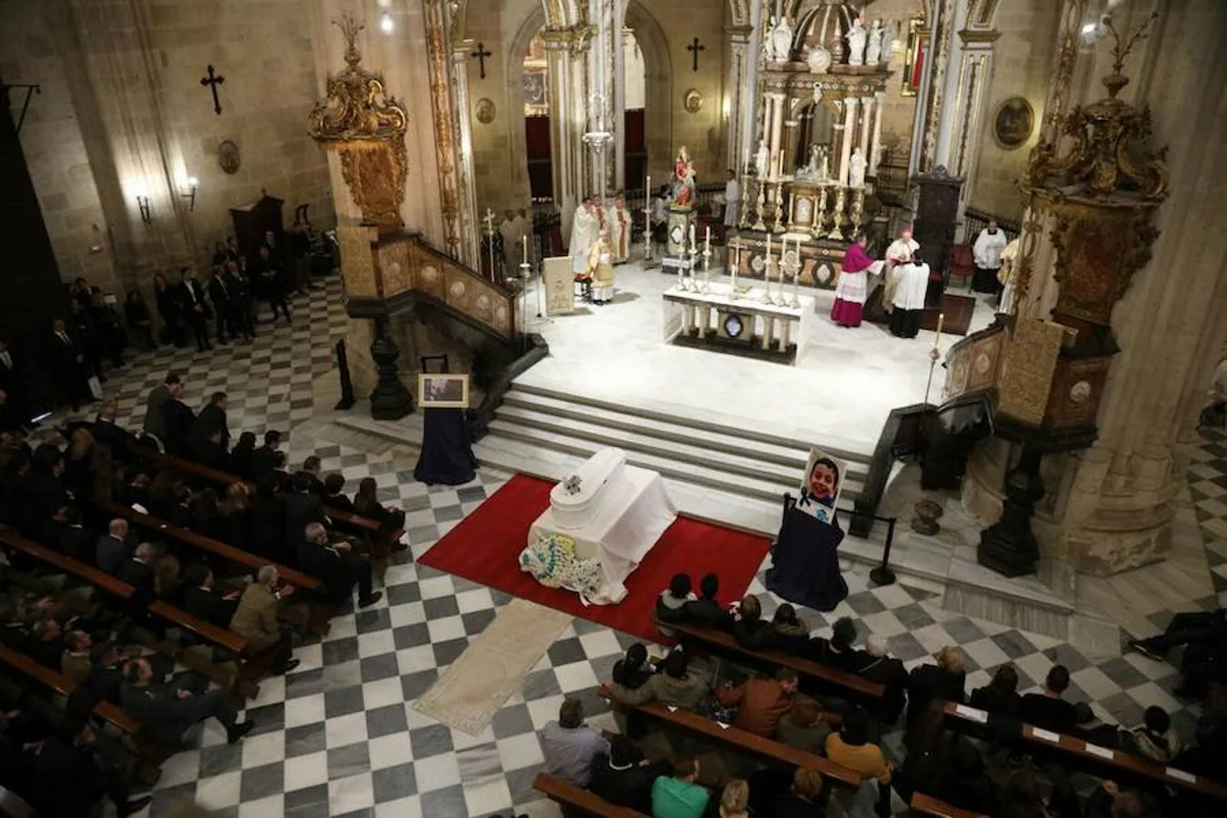 Vista de la catedral de Almería durante el funeral de Gabriel Cruz. 