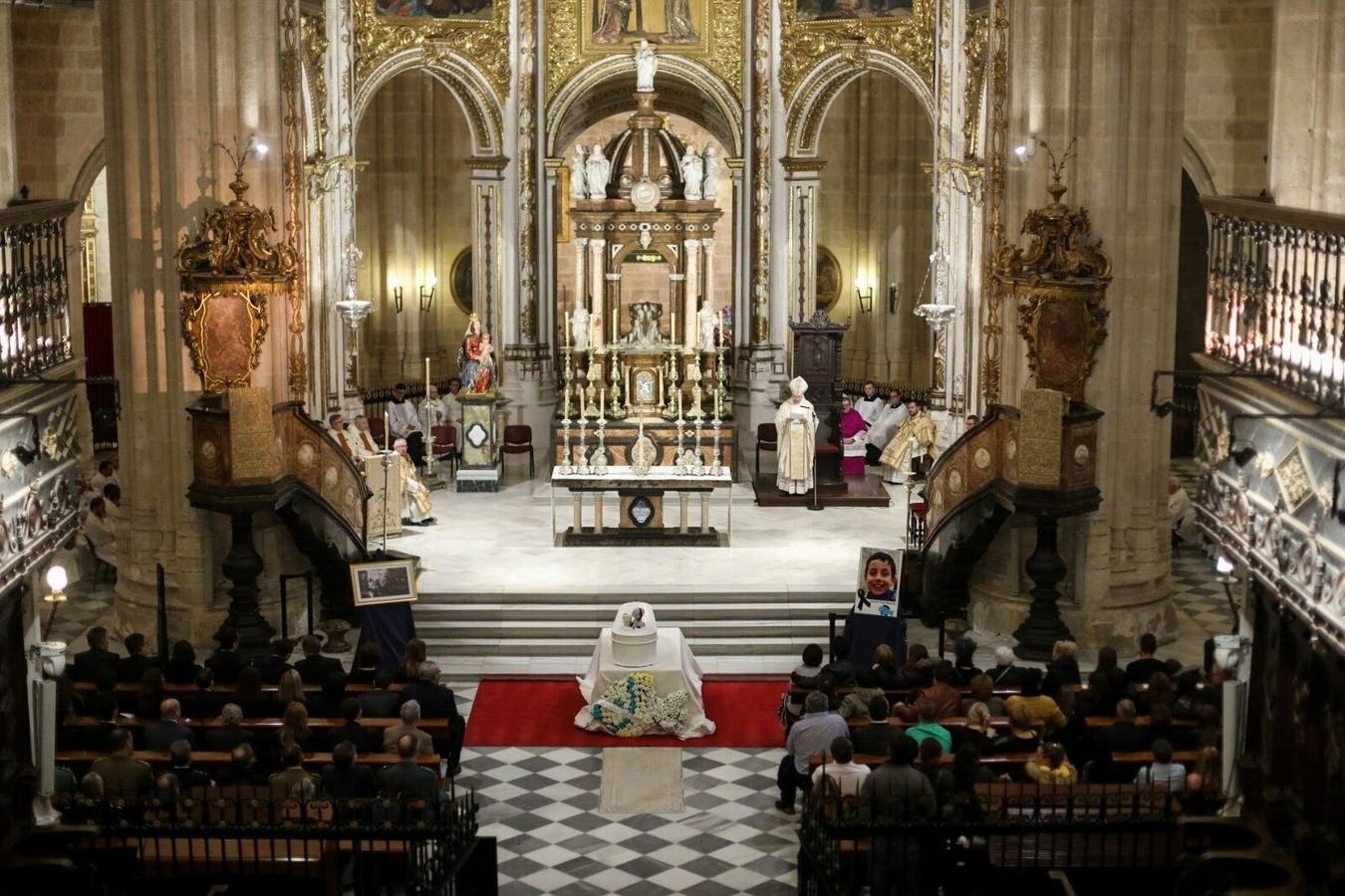 Las imágenes más emotivas del funeral por el niño Gabriel en Almería