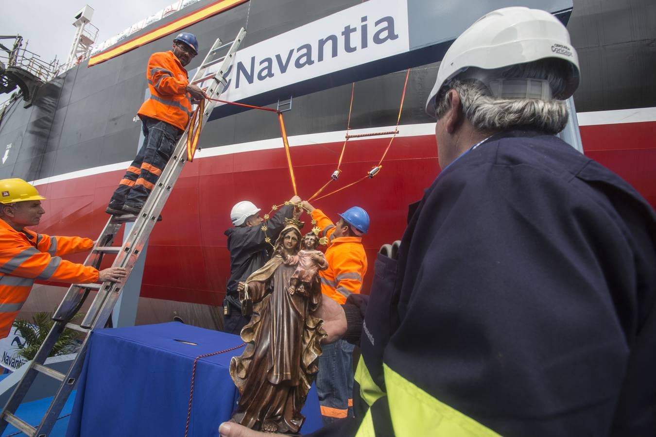 Navantia entrega el primer petrolero