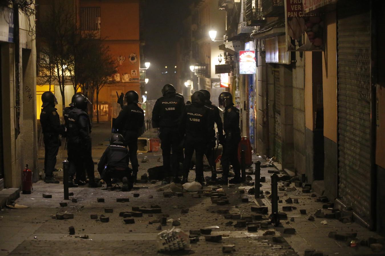 Los disturbios en Lavapiés, en imágenes