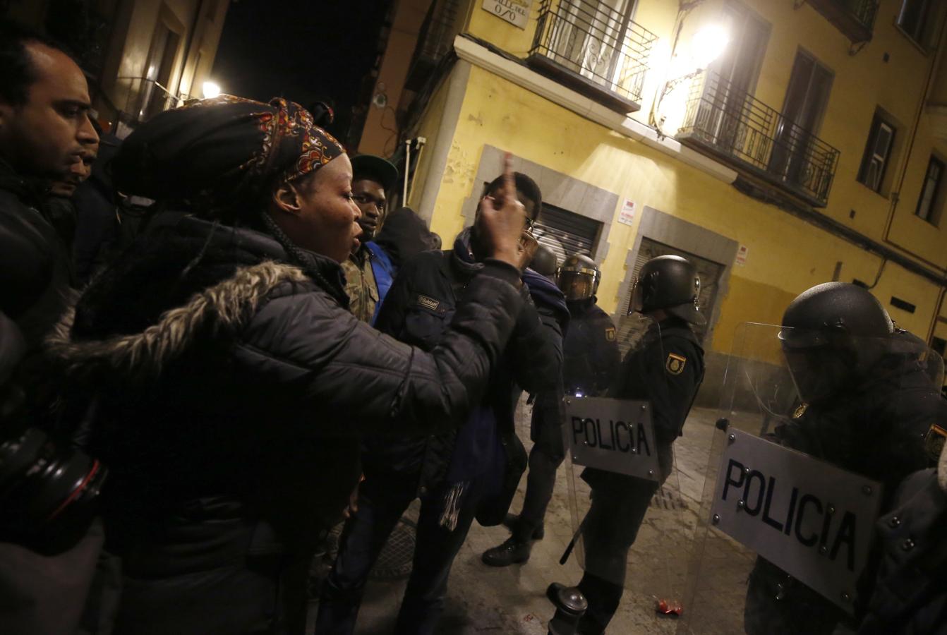 Los disturbios en Lavapiés, en imágenes