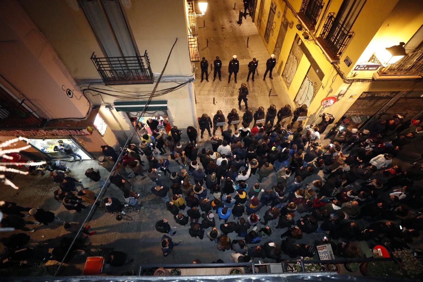 Los disturbios en Lavapiés, en imágenes