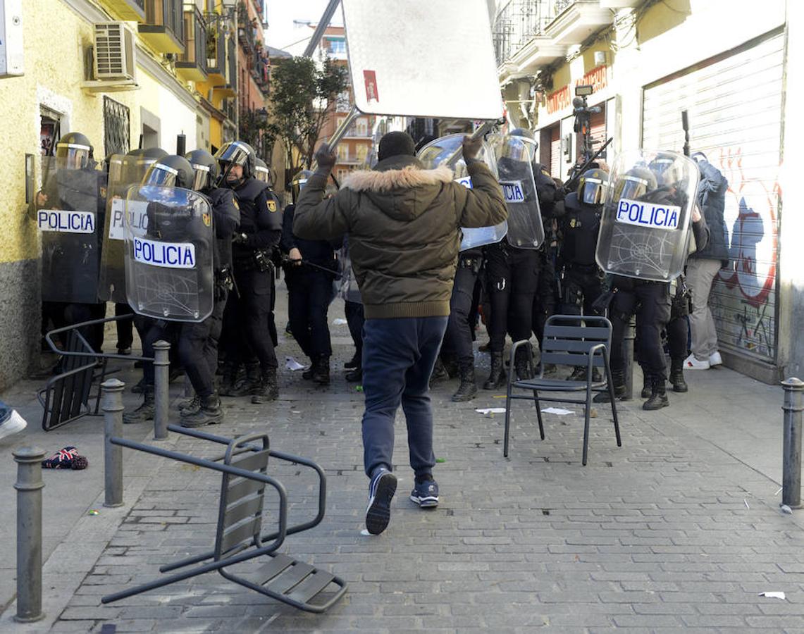 Los disturbios en Lavapiés, en imágenes