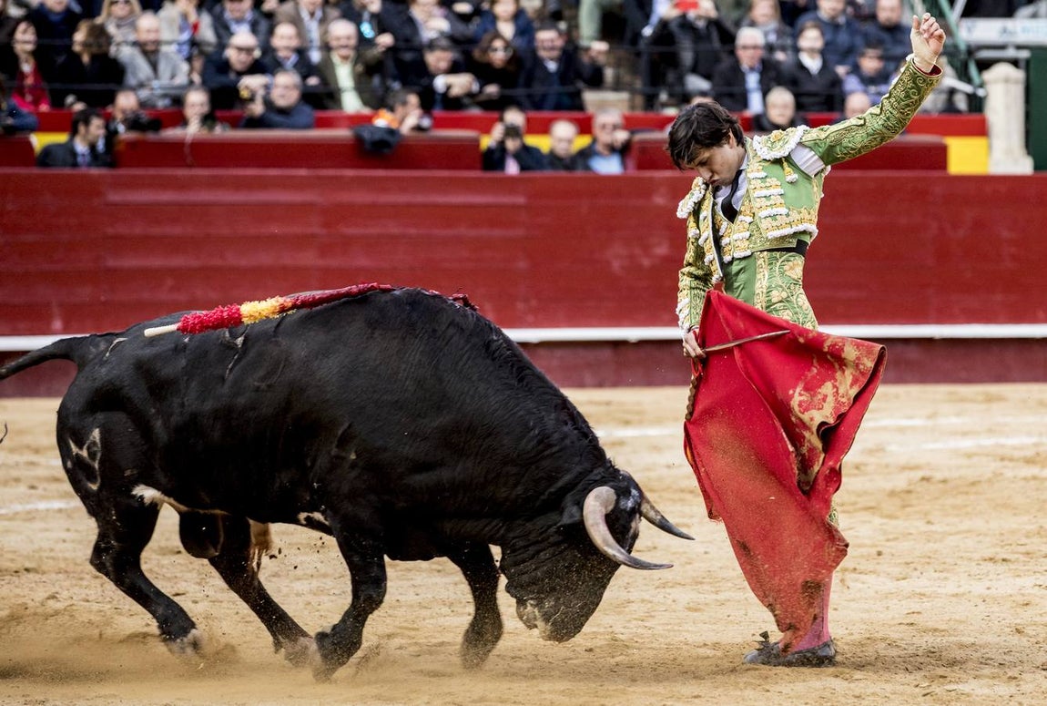 La explosiva faena de Roca Rey a un gran toro de Cuvillo, en imágenes