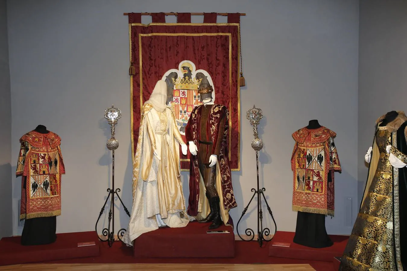 La exposición «Moda y época de Isabel la Católica en Córdoba», en imágenes