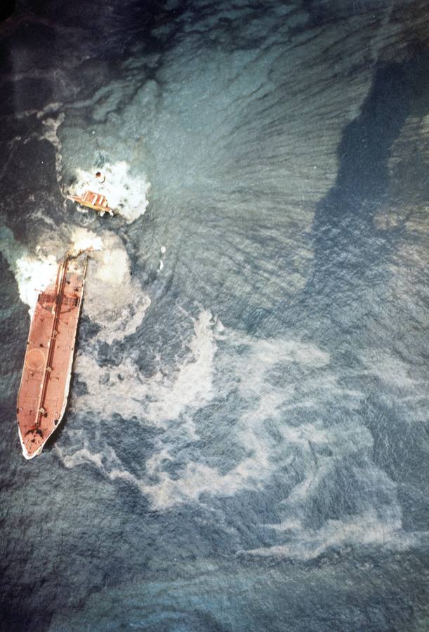 Las imágenes del naufragio del Amoco Cádiz