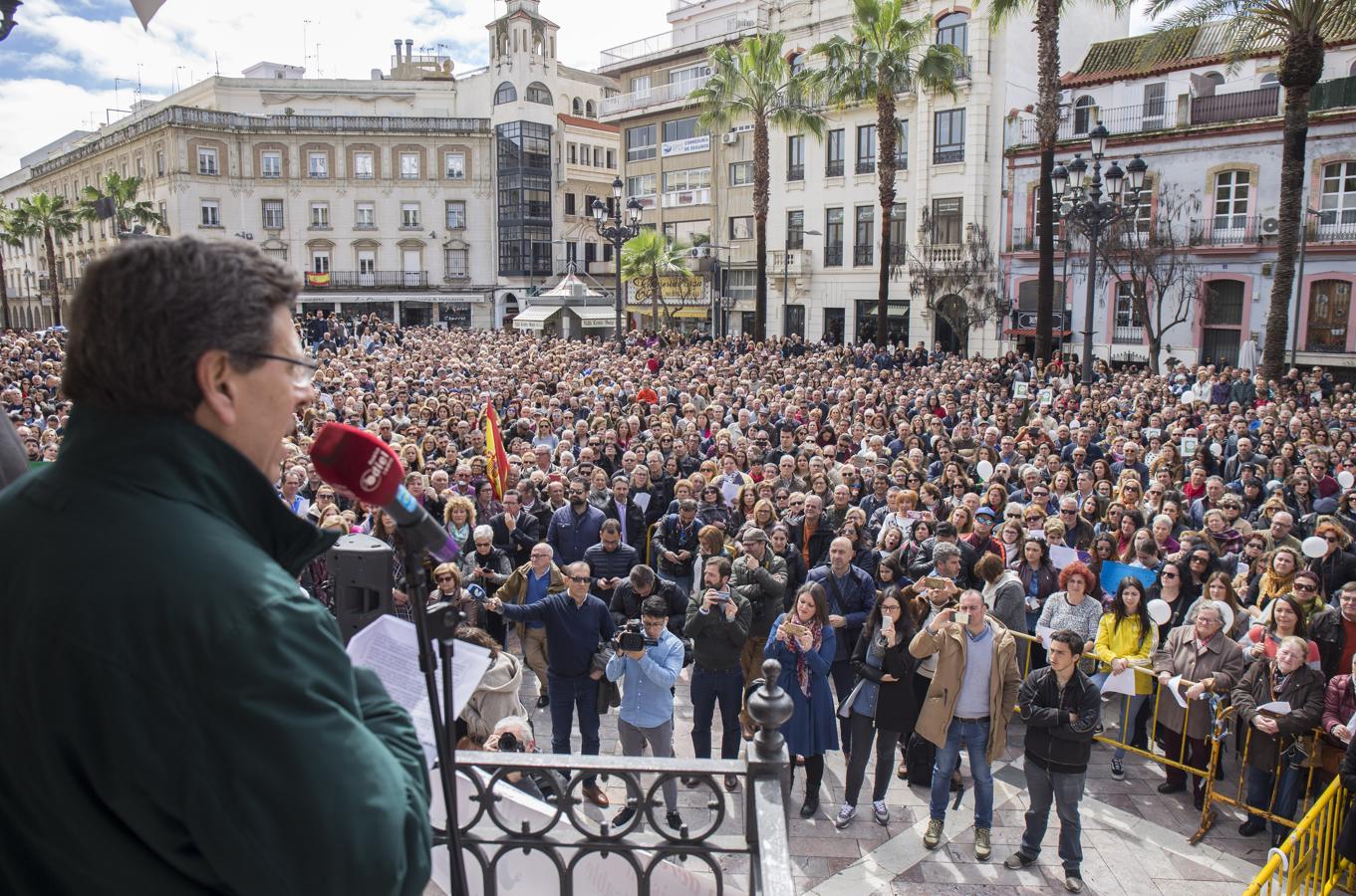 Huelva, foco de la concentración. La «Plataforma por la No Derogación de la Prisión Permanente Revisable» ha convocado manifestaciones por todo el país, siendo Huelva el punto central de las concentraciones. En concreto, unas 6.000 personas han salido a la calle en la capital onubense.
