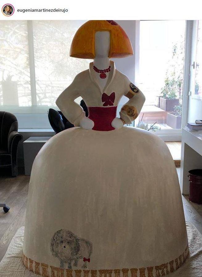 Eugenia Martínez de Irujo. La hija de la duquesa de Alba presenta a través de su red social su nuevo proyecto: «Menina vestida de duquesa de Alba. Cuadro de Goya. Nuevo proyecto de exposición de Meninas por todo Madrid.️Proyecto benéfico para 3 fundaciones de niños y subastado por Sothebys».