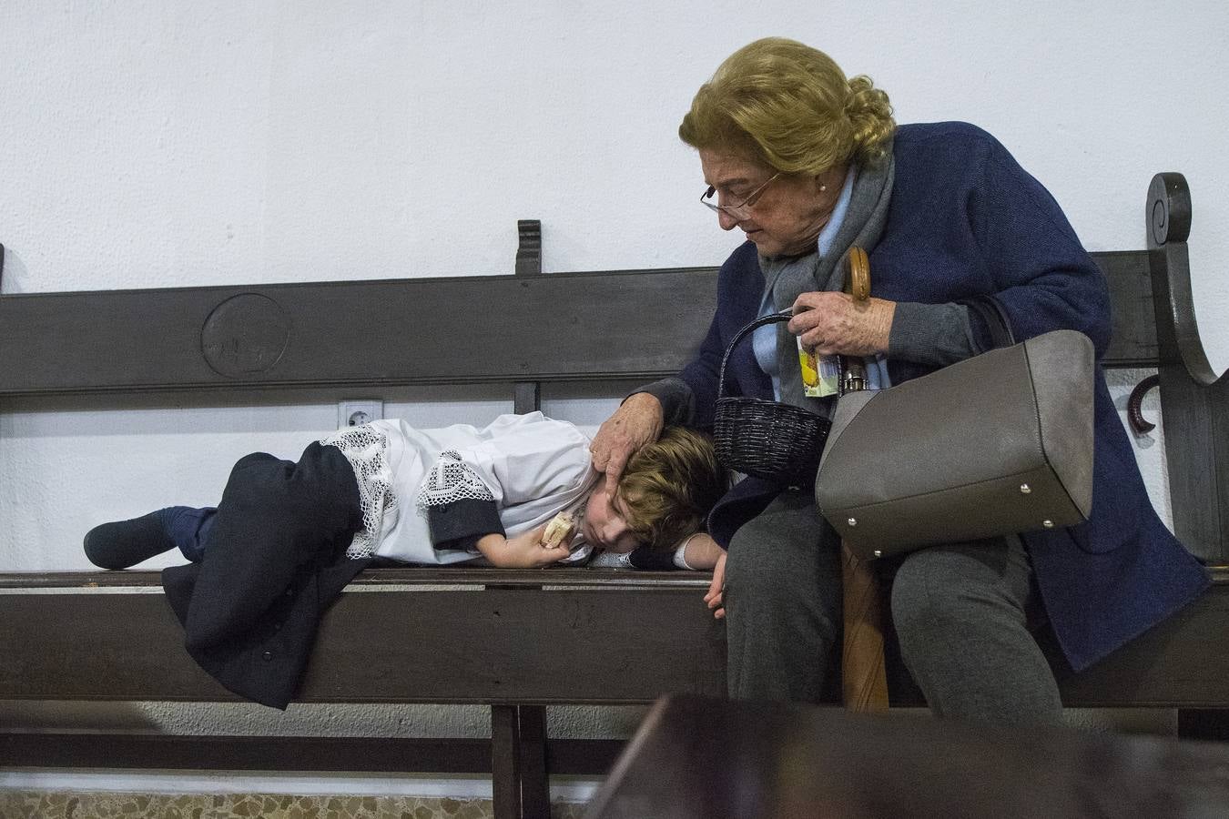 En fotos, el Cristo de Pasión y Muerte en el interior de la Parroquia del Buen Aire en la Semana Santa de Sevilla 2018