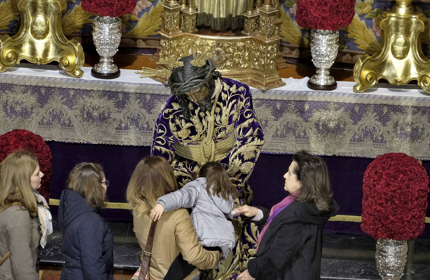 En fotos, devoto Besamanos a Jesús del Gran Poder en la Semana Santa de 2018