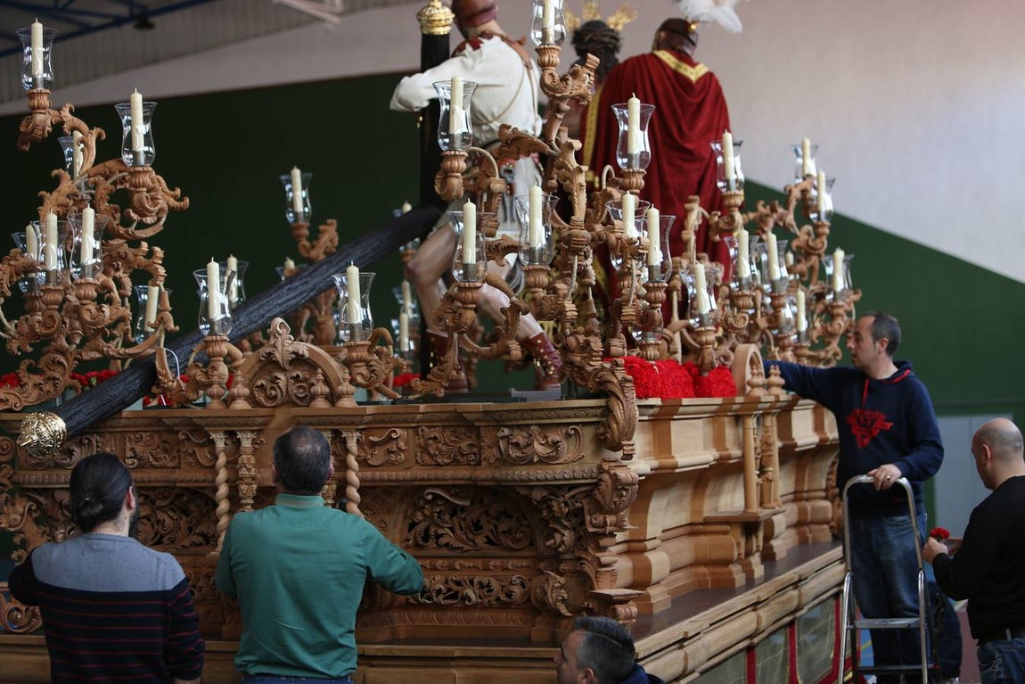 Fotos: Preparativos para el Domingo de Ramos en Cádiz