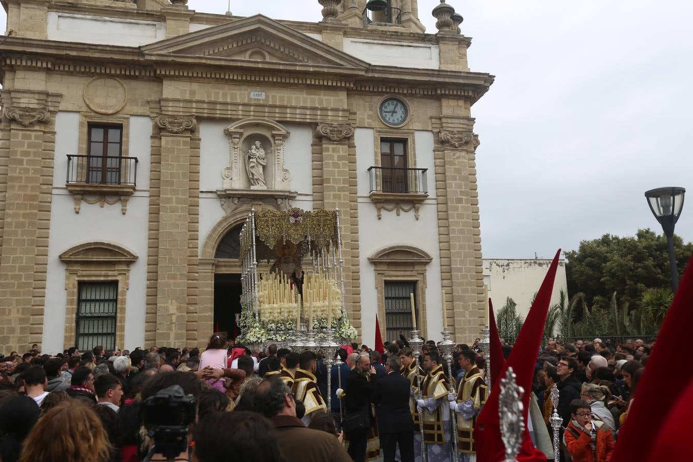 FOTOS: La Paz procesiona por la calles de Cádiz. Semana Santa 2018