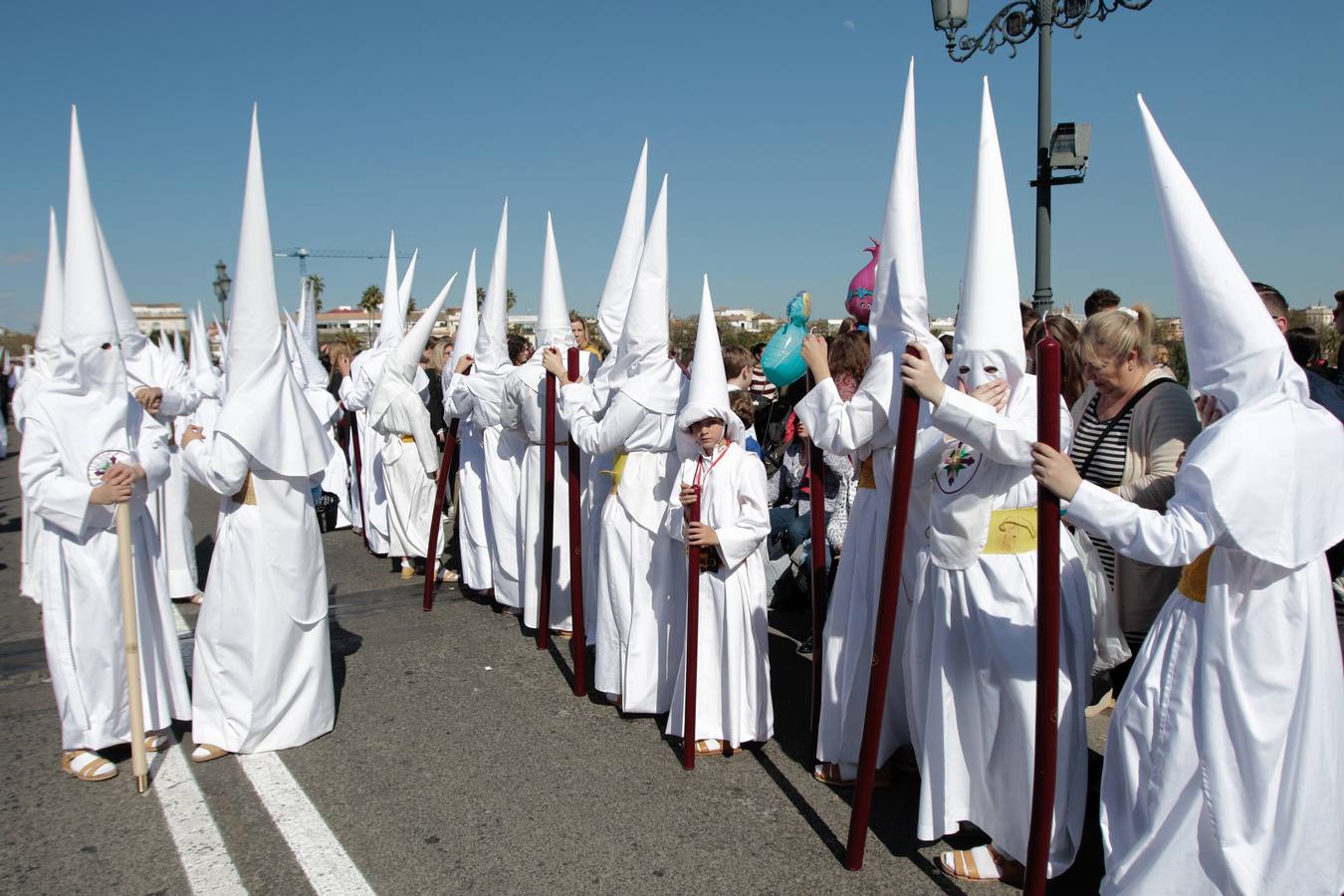 En fotos, Triana se vuelca con la Hermandad de San Gonzalo en este Lunes Santo - Semana Santa de Sevilla 2018