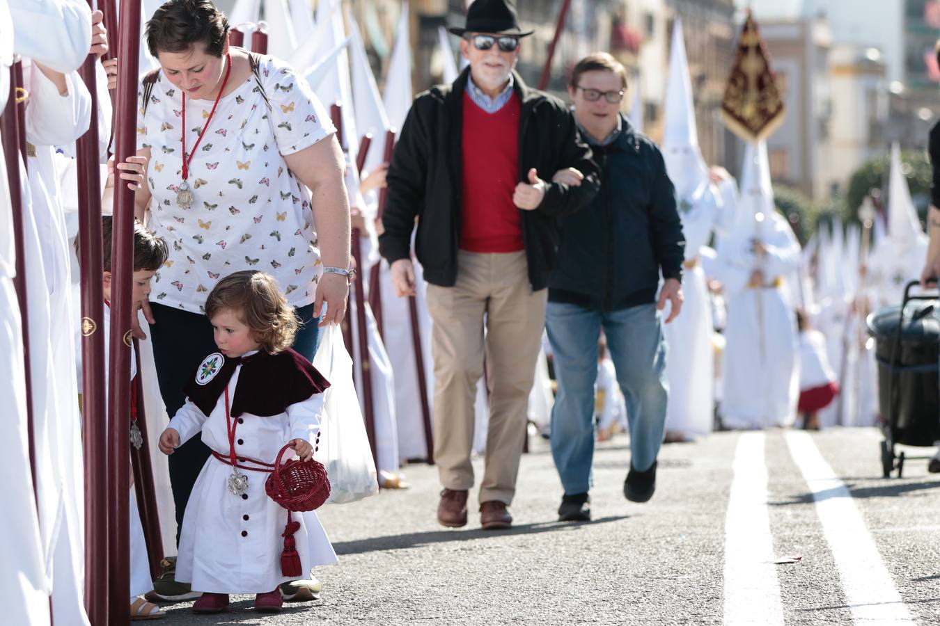 En fotos, Triana se vuelca con la Hermandad de San Gonzalo en este Lunes Santo - Semana Santa de Sevilla 2018