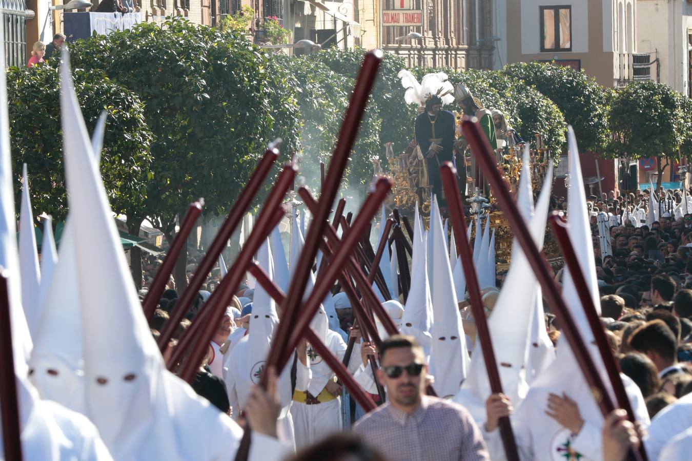 En fotos, Triana se vuelca con la Hermandad de San Gonzalo en este Lunes Santo - Semana Santa de Sevilla 2018