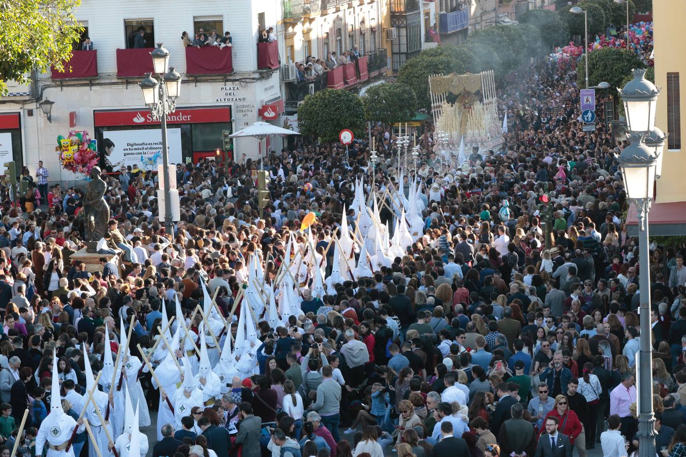 En fotos, Triana se vuelca con la Hermandad de San Gonzalo en este Lunes Santo - Semana Santa de Sevilla 2018