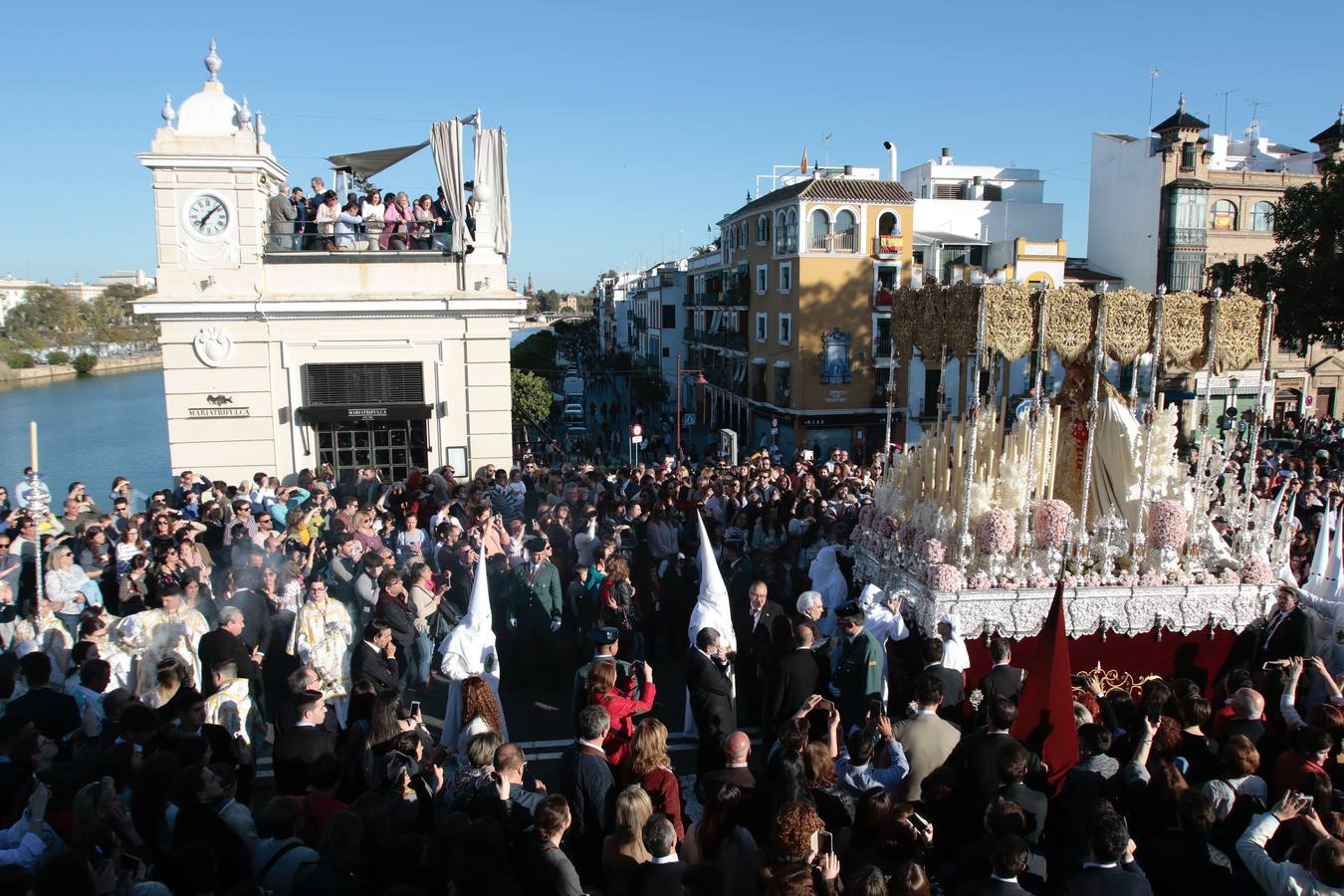 En fotos, Triana se vuelca con la Hermandad de San Gonzalo en este Lunes Santo - Semana Santa de Sevilla 2018