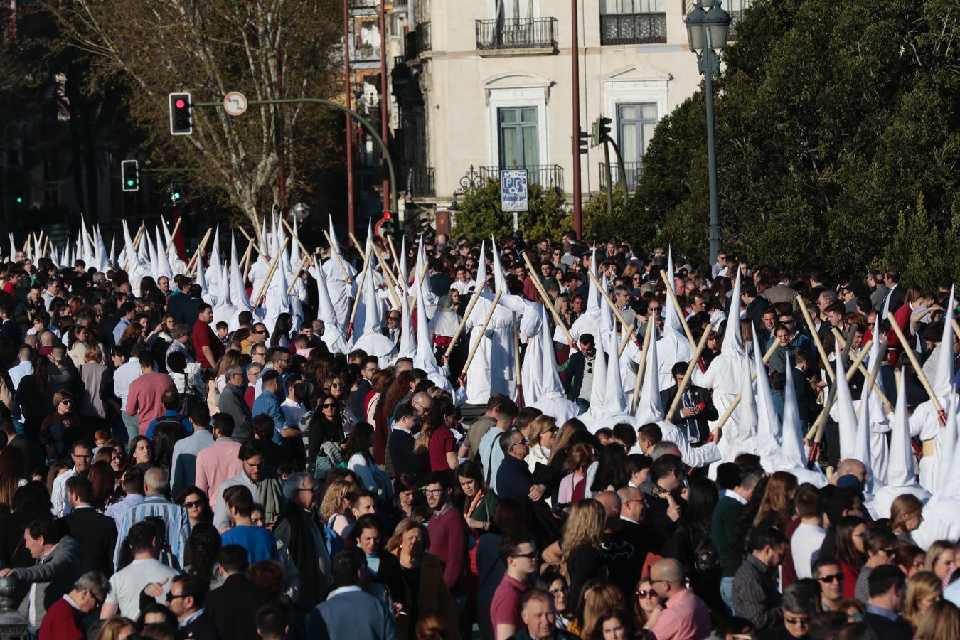 En fotos, Triana se vuelca con la Hermandad de San Gonzalo en este Lunes Santo - Semana Santa de Sevilla 2018