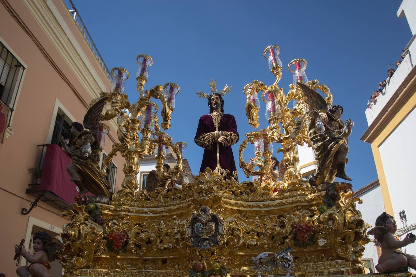 En fotos, la Hermandad de Santa Genoveva realizando su estación de penitencia el Lunes Santo - Semana Santa de Sevilla 2018