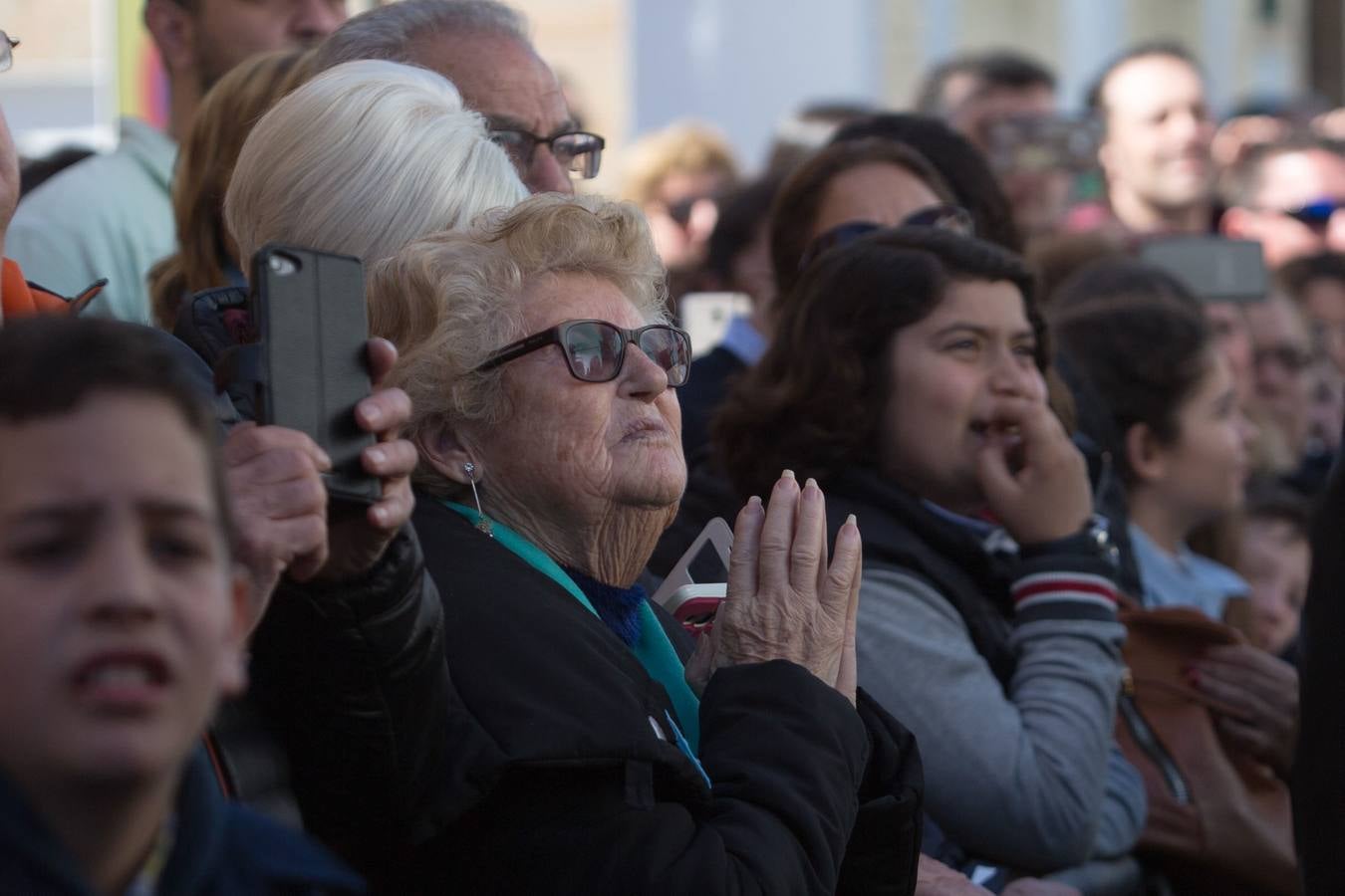 En fotos, la Hermandad de Santa Genoveva realizando su estación de penitencia el Lunes Santo - Semana Santa de Sevilla 2018