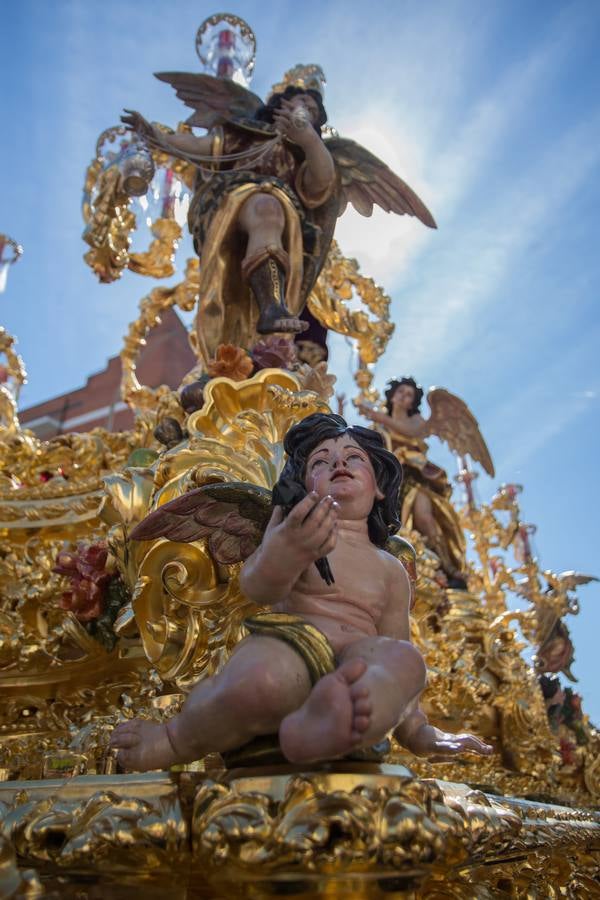 En fotos, la Hermandad de Santa Genoveva realizando su estación de penitencia el Lunes Santo - Semana Santa de Sevilla 2018