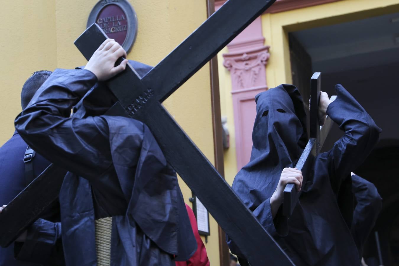 En fotos, la Virgen de las Tristezas de la Vera-Cruz luce su nueva corona en su estación de penitencia - Semana Santa Sevilla 2018