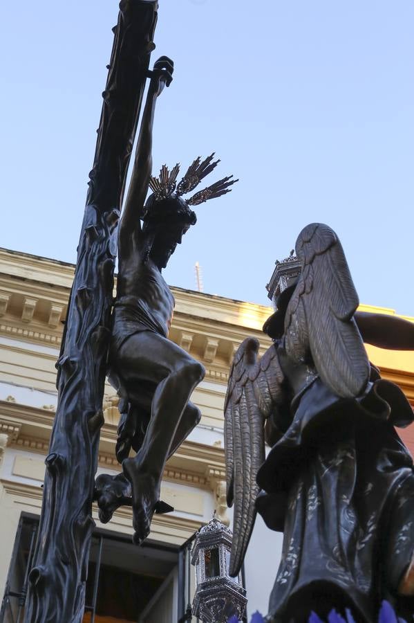 En fotos, la Virgen de las Tristezas de la Vera-Cruz luce su nueva corona en su estación de penitencia - Semana Santa Sevilla 2018