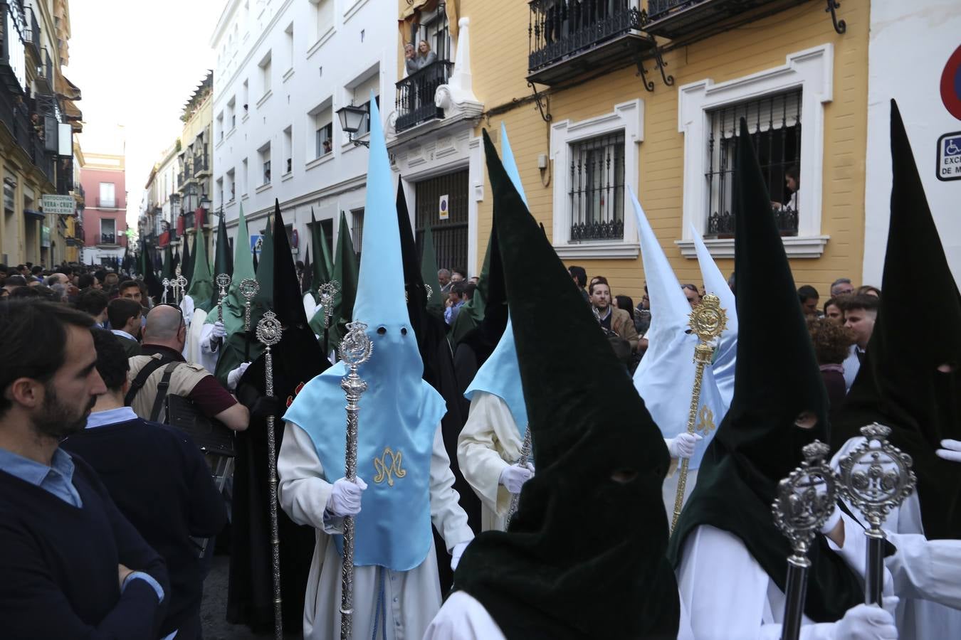 En fotos, la Virgen de las Tristezas de la Vera-Cruz luce su nueva corona en su estación de penitencia - Semana Santa Sevilla 2018