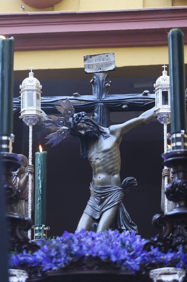 En fotos, la Virgen de las Tristezas de la Vera-Cruz luce su nueva corona en su estación de penitencia - Semana Santa Sevilla 2018