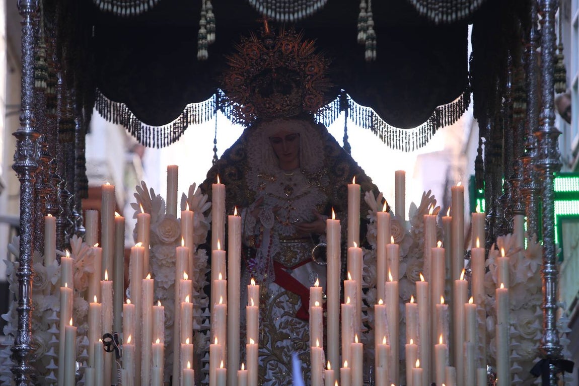 FOTOS: El Nazareno del Amor en la Semana Santa de Cádiz 2018