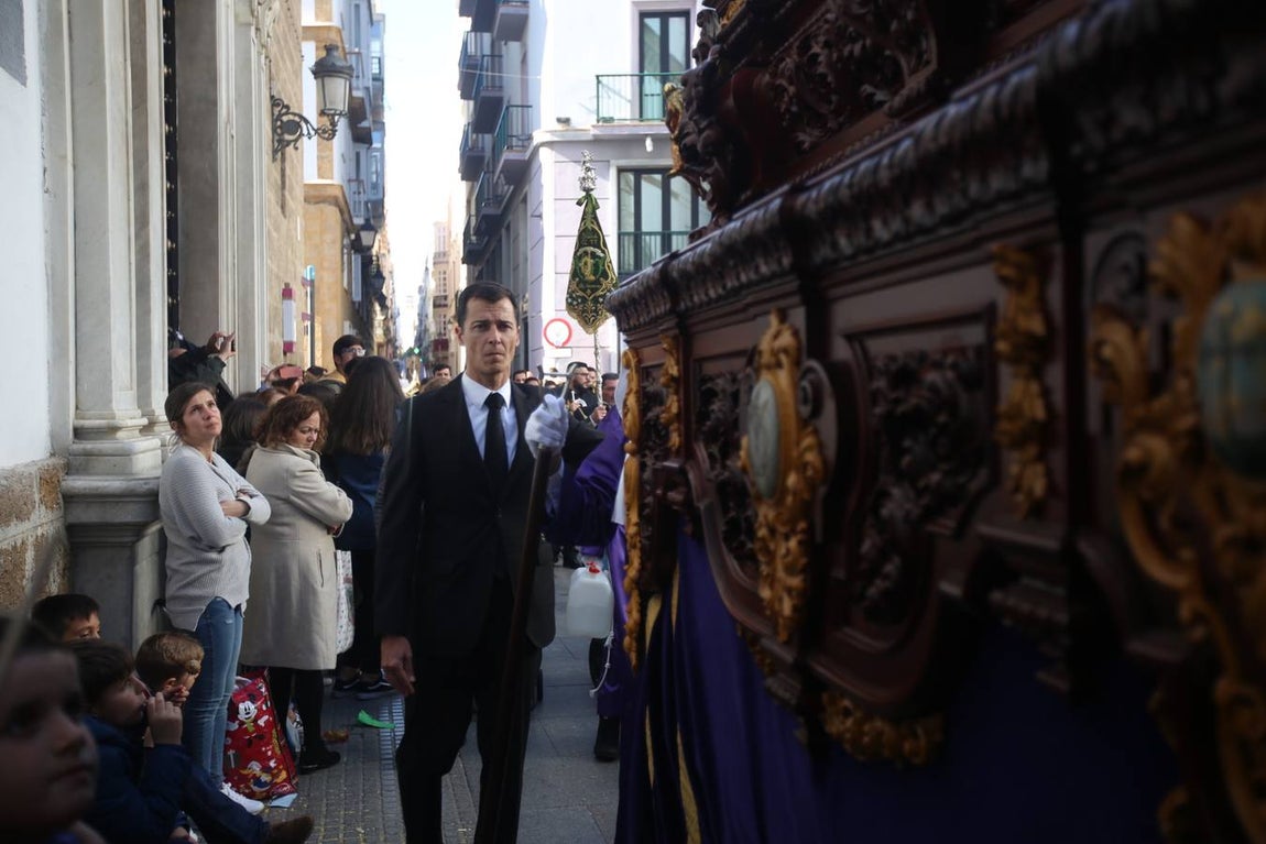 FOTOS: El Nazareno del Amor en la Semana Santa de Cádiz 2018