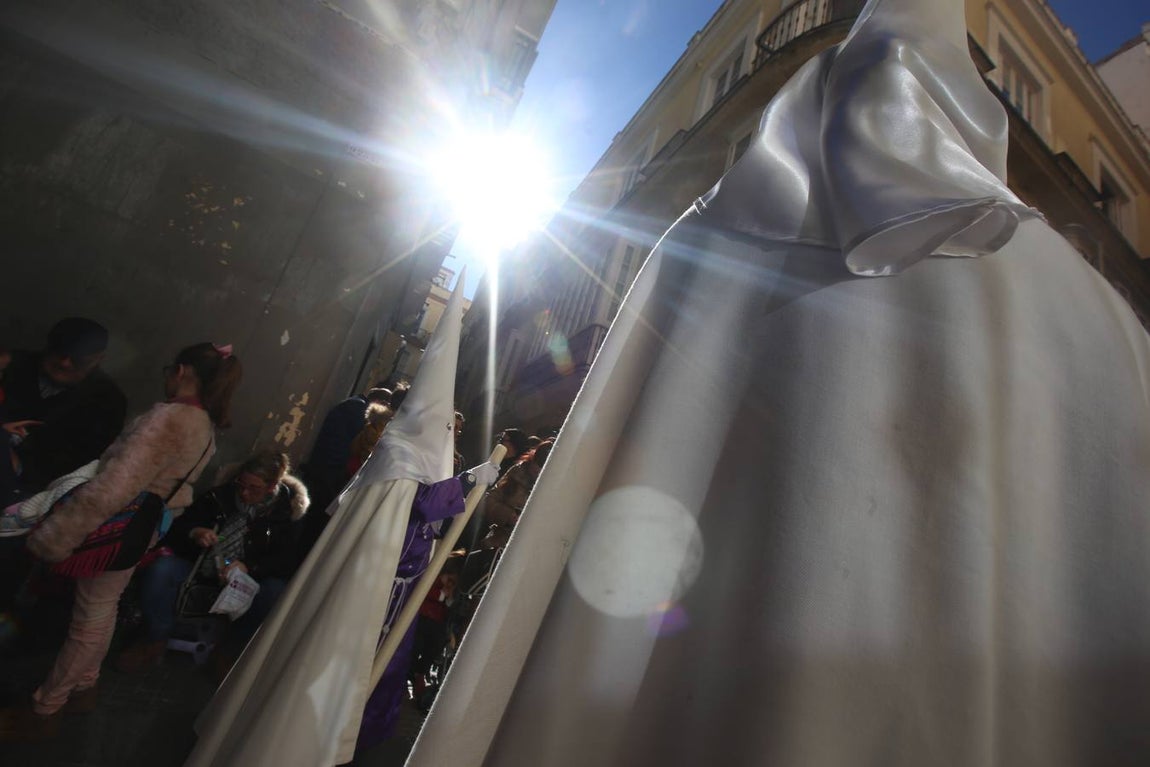FOTOS: El Nazareno del Amor en la Semana Santa de Cádiz 2018