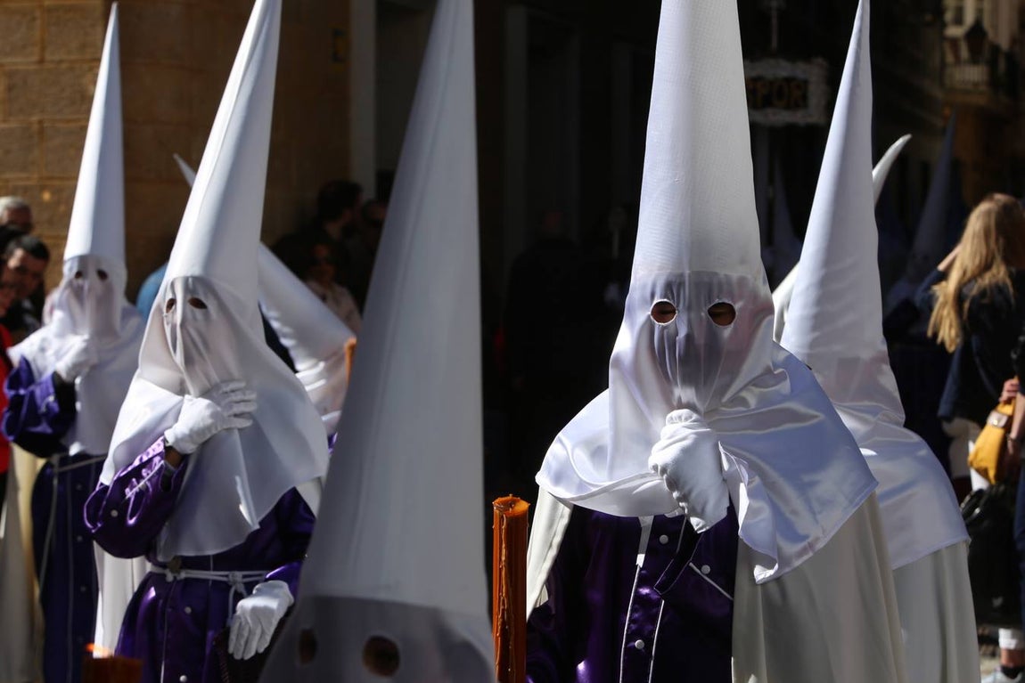 FOTOS: El Nazareno del Amor en la Semana Santa de Cádiz 2018