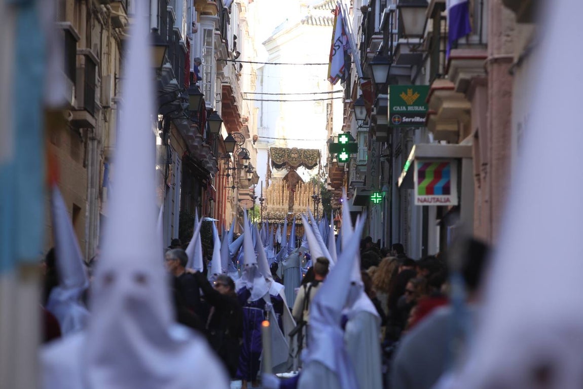 FOTOS: El Nazareno del Amor en la Semana Santa de Cádiz 2018