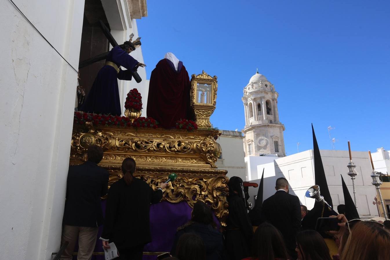 Salida de la cofradía de Sanidad este Martes Santo