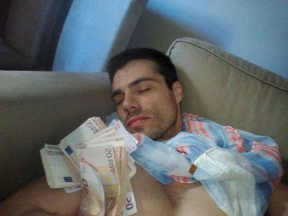 El álbum de fotos de Albert Cavallé, el «estafador del amor» que embaucó a una veintena de mujeres