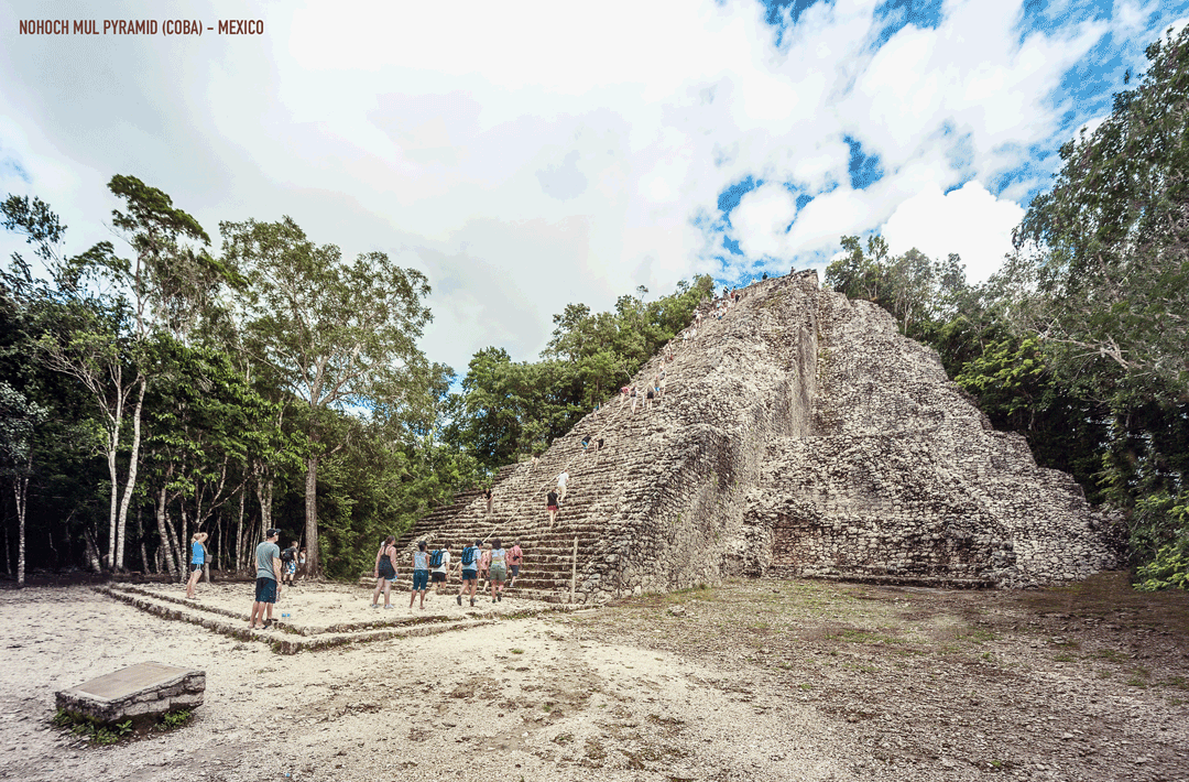 La Pirámide de Nohoch Mul en Cobá (México). Es la construcción maya más alta de toda la Península del Yucatán. Tiene 120 escalones y 42 metros de altura. Fue descubierto en el siglo XIX y no se abrió al público hasta 1973. En la imagen, la pirámide en todo su antiguo esplendor, con la policromía que el paso del tiempo ha borrado.