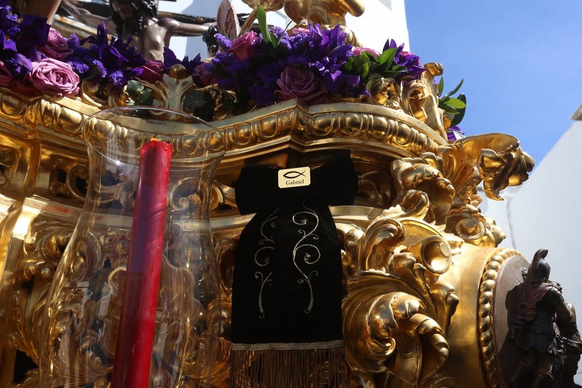 La cofradía de Las Aguas sale de Santa Cruz