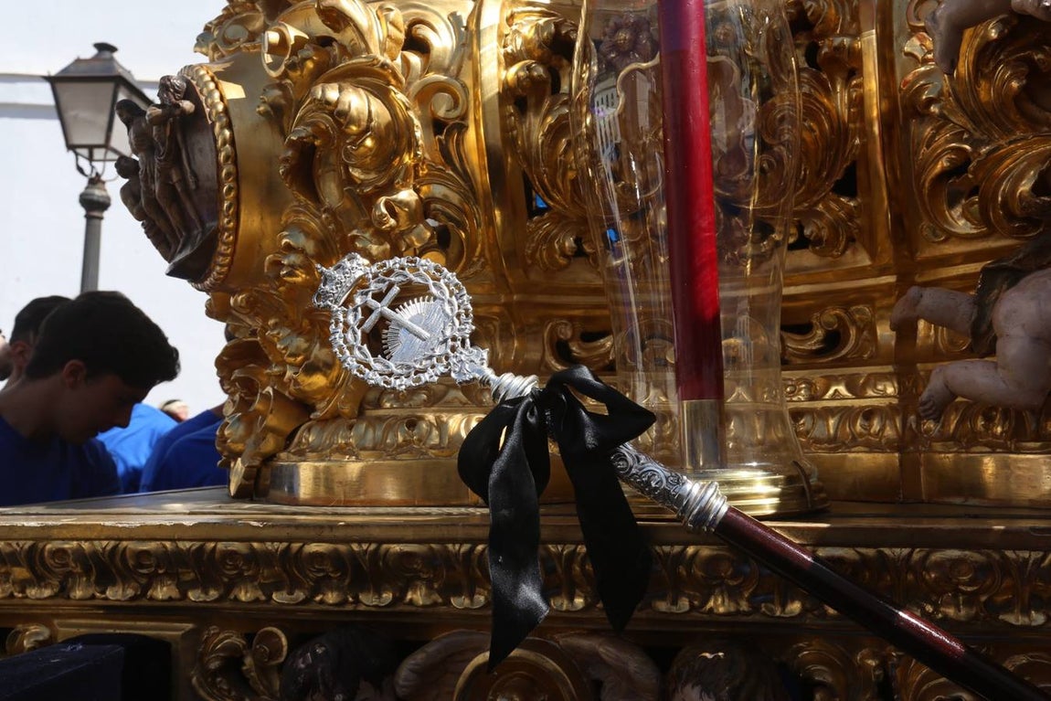 La cofradía de Las Aguas sale de Santa Cruz