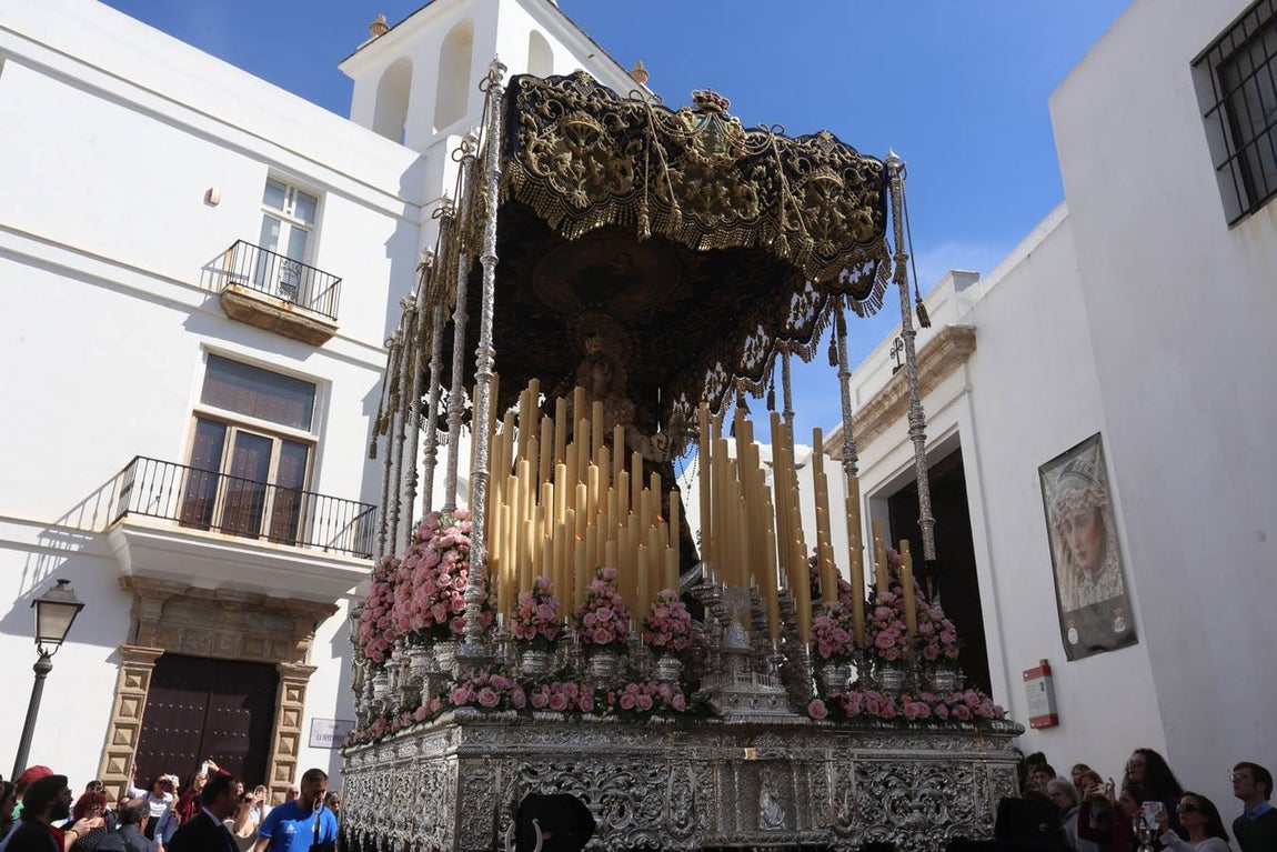 La cofradía de Las Aguas sale de Santa Cruz