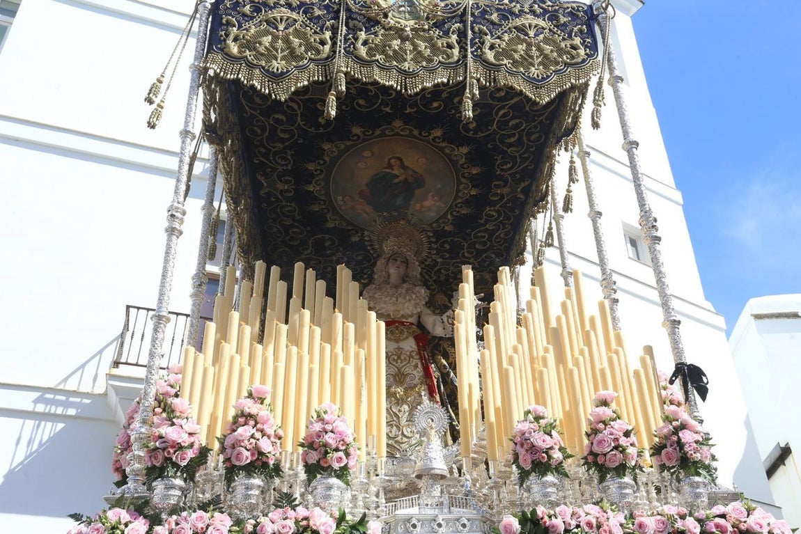 La cofradía de Las Aguas sale de Santa Cruz