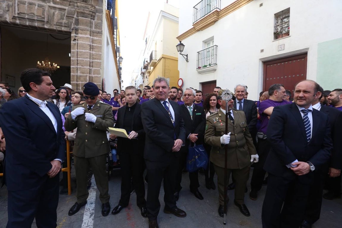 El ministro de Asuntos Exteriores en la salida de Cigarreras