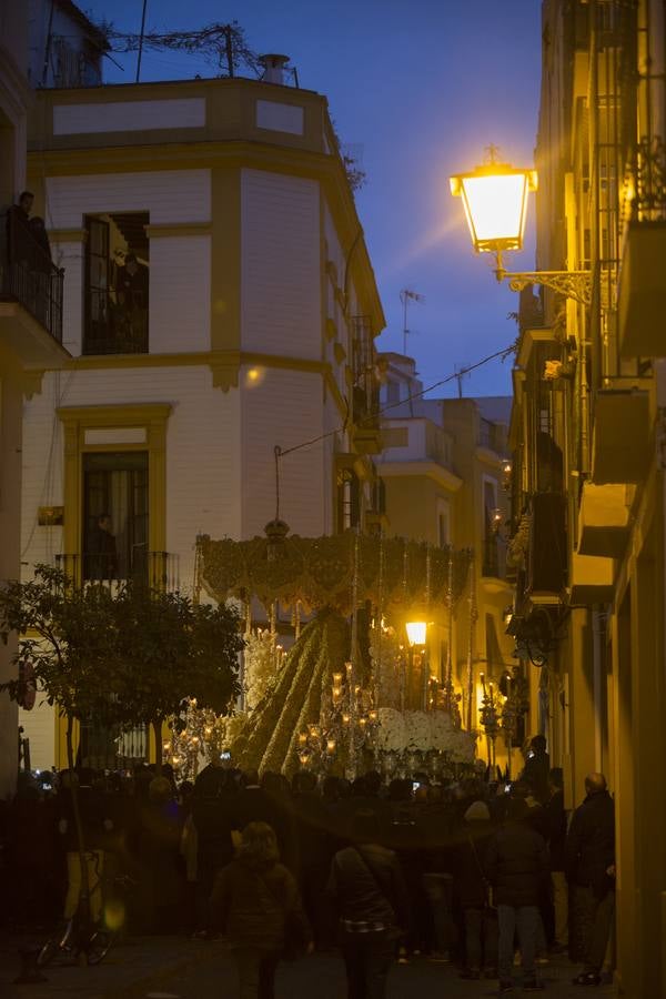 Las estampas de la Hermandad de La Macarena en la Madrugada