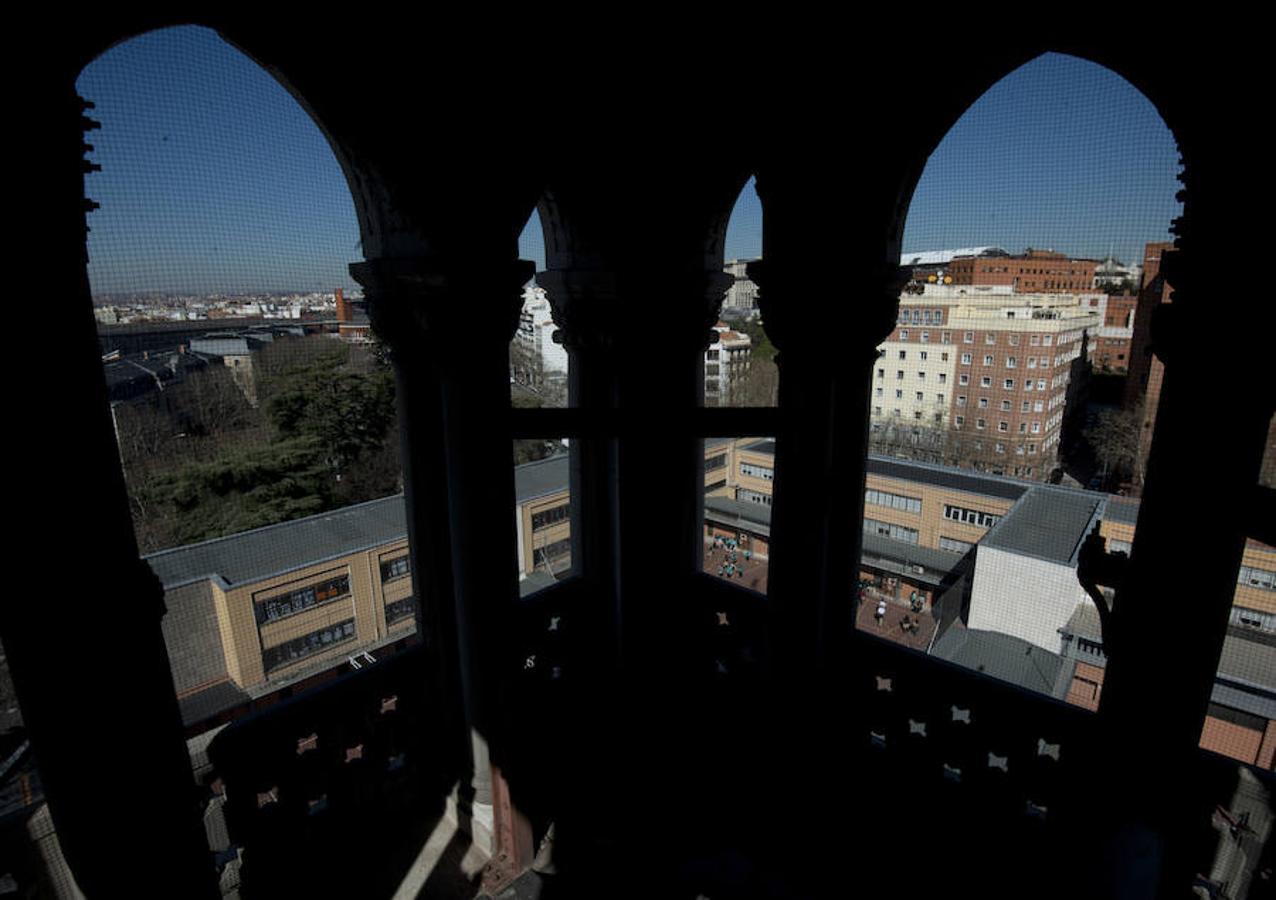 11.. Las aulas del colegio Virgen de Atocha rodean el campanile