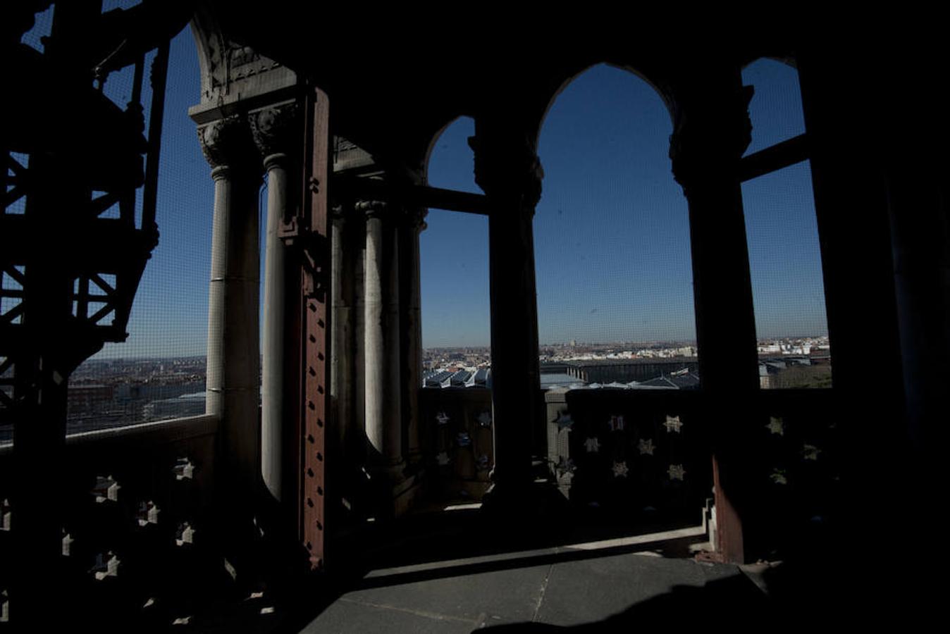 8.. Con 90 metros de altura, desde el campanile se observa la estación de Atocha y alrededores