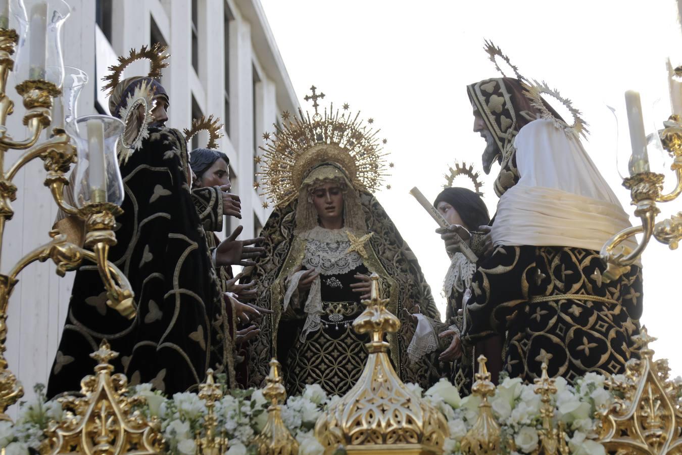 En fotos, el Santo Entierro en la Semana Santa de Sevilla 2018