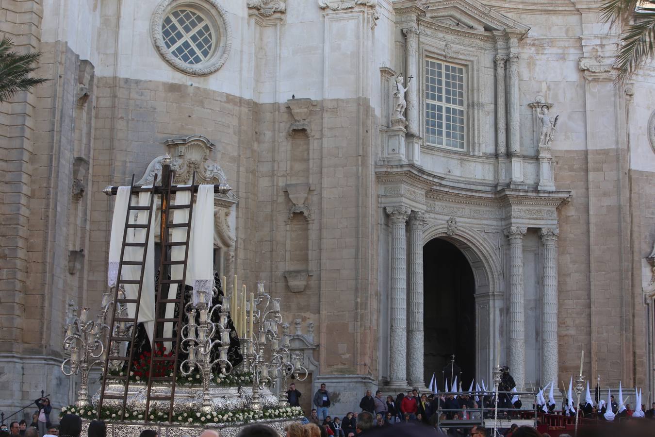 El Santo Entierro, en el Sábado Santo de Cádiz