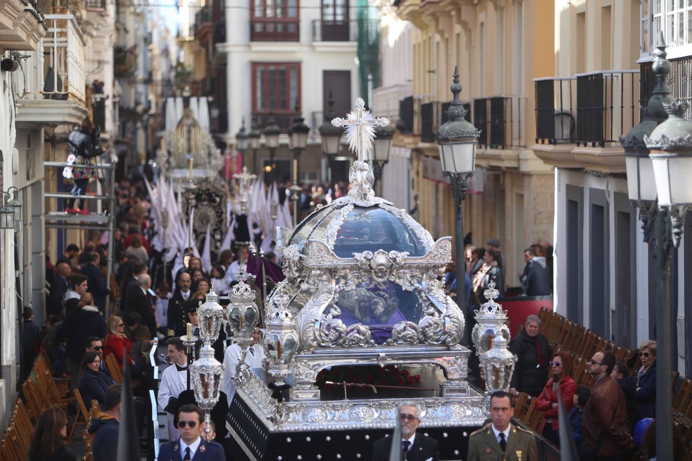 El Santo Entierro, en el Sábado Santo de Cádiz