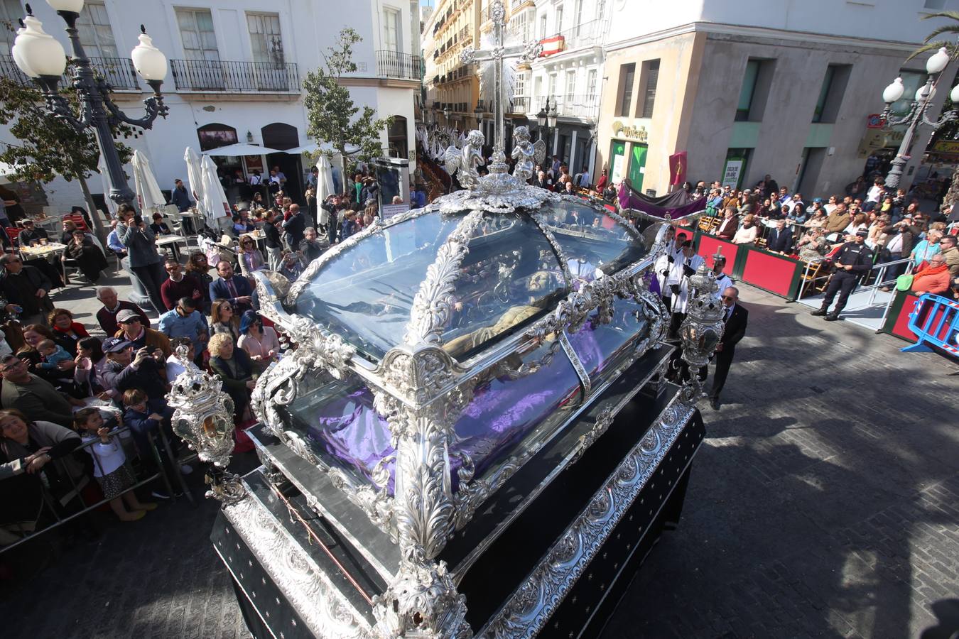 El Santo Entierro, en el Sábado Santo de Cádiz